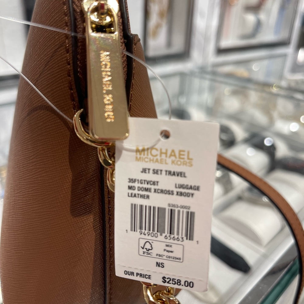 MICHAEL KORS Jet Set Travel Medium Dome Crossbody XCROSS XBODY Bag
Luggage 
NWT - Picture 12 of 16